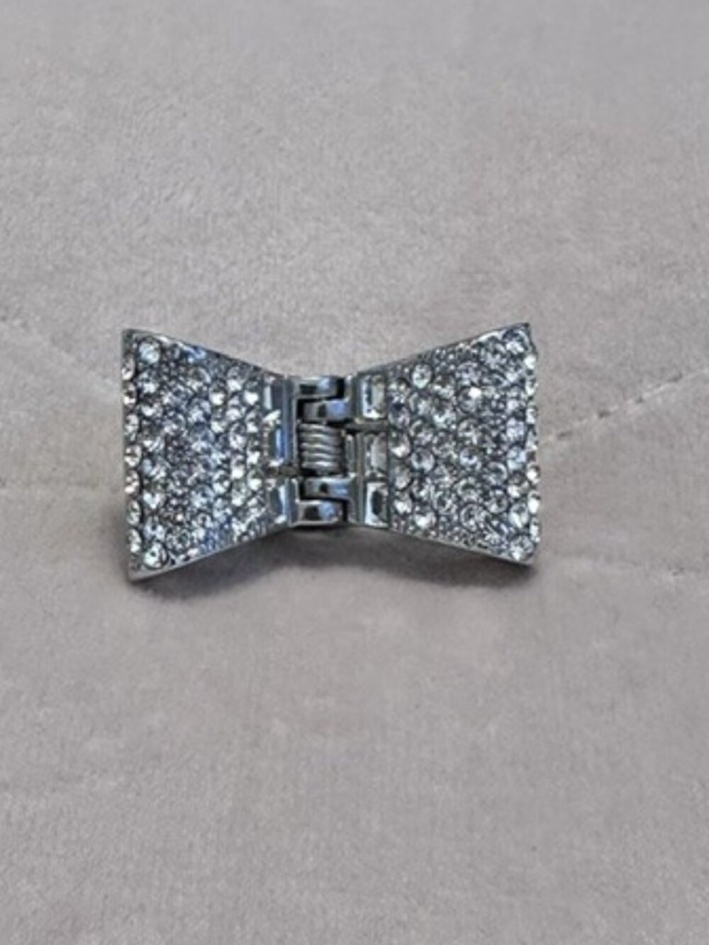 Henri Bendel Bow hair clip